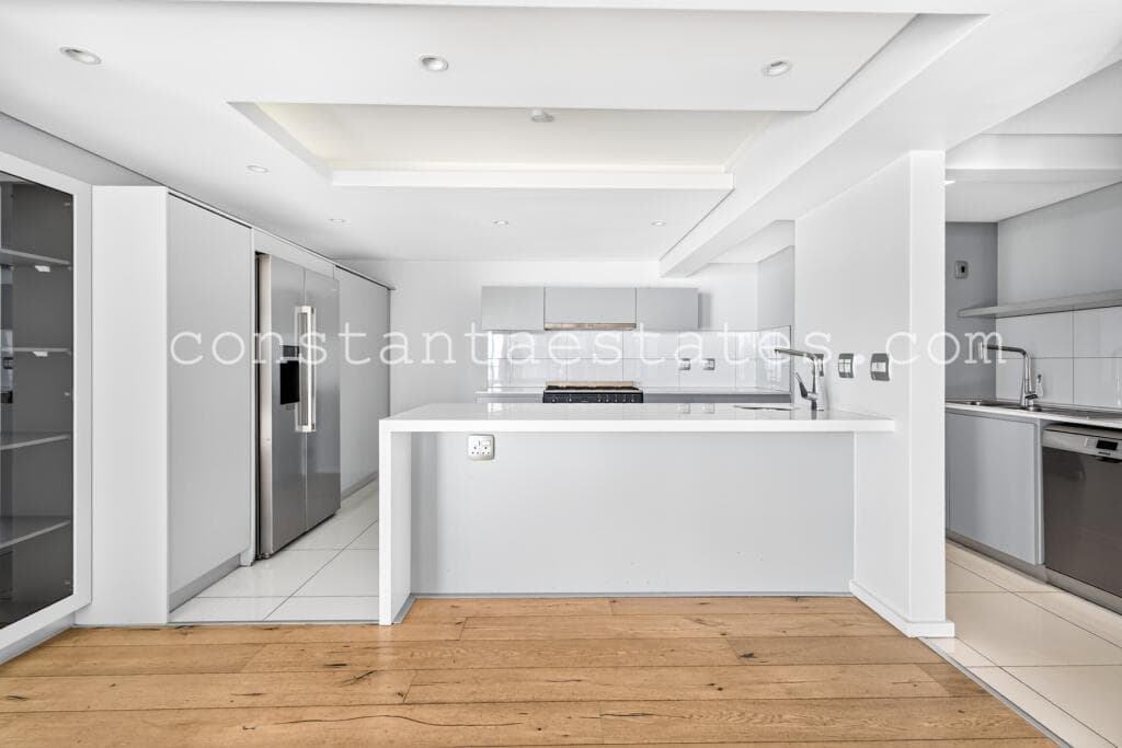 Penthouse β 5