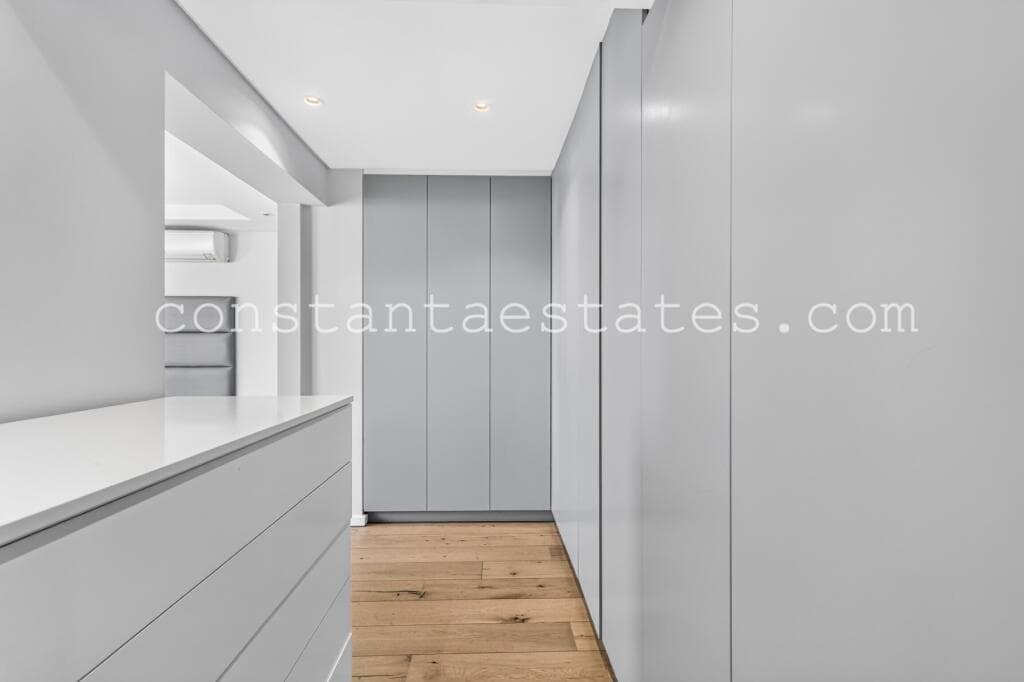 Penthouse β 6