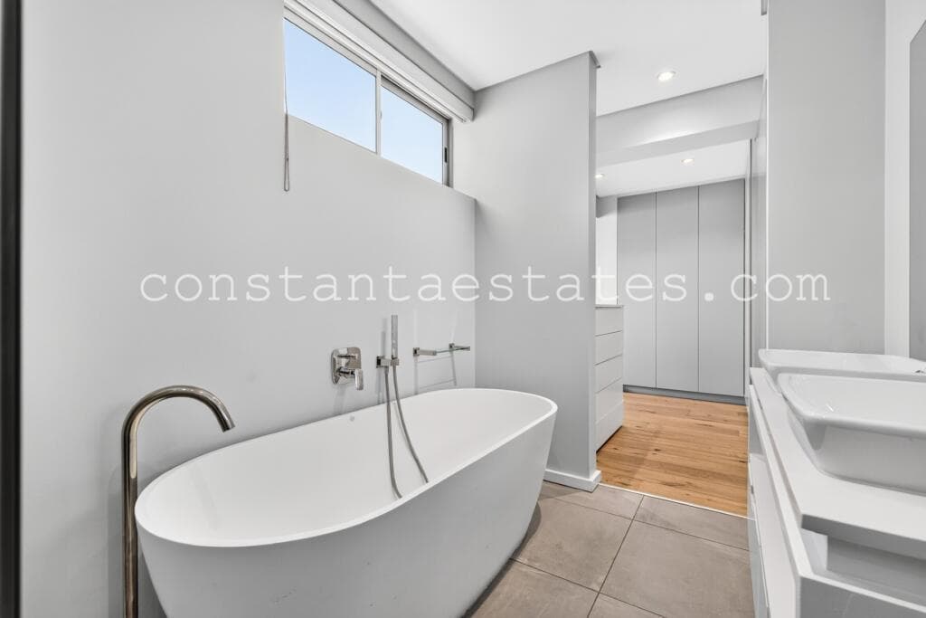 Penthouse β 9