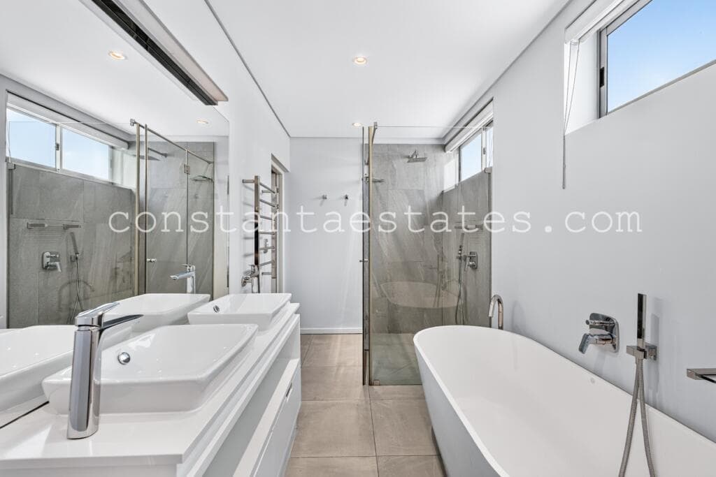 Penthouse β 8
