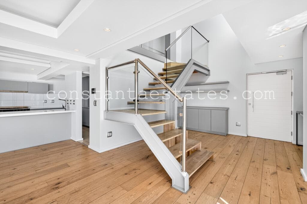 Penthouse β 14