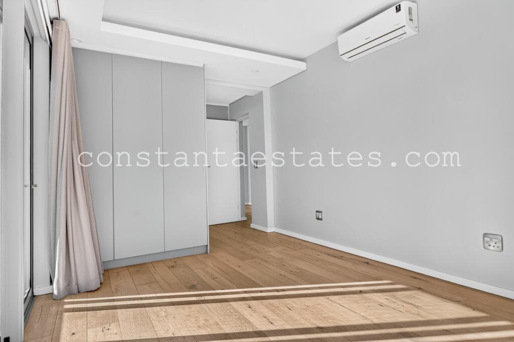 Penthouse β 3